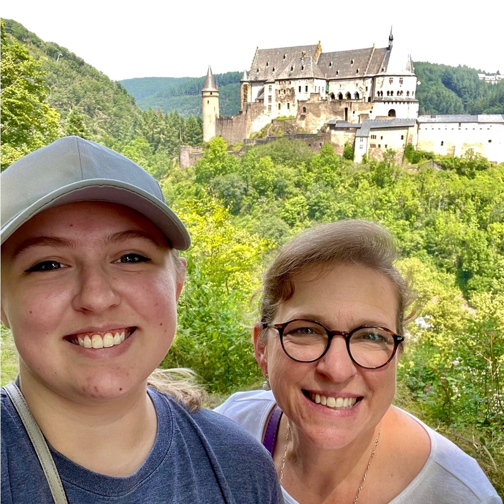 Meet your Poshers, Amy & LauraKate